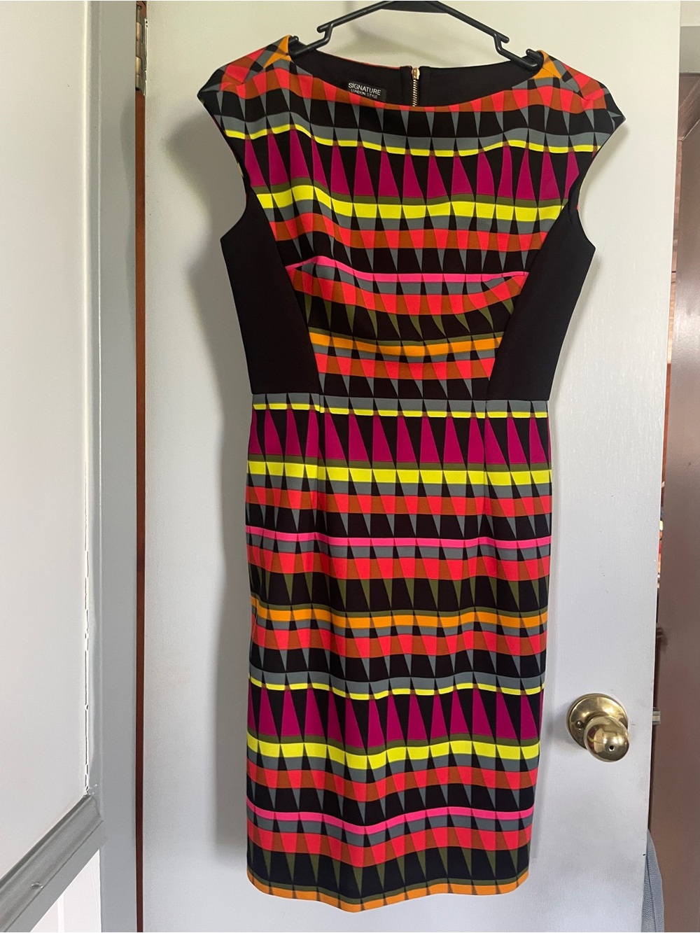 Signature London Style Multicolor Geometric Midi Dress with Black Side Panels 4